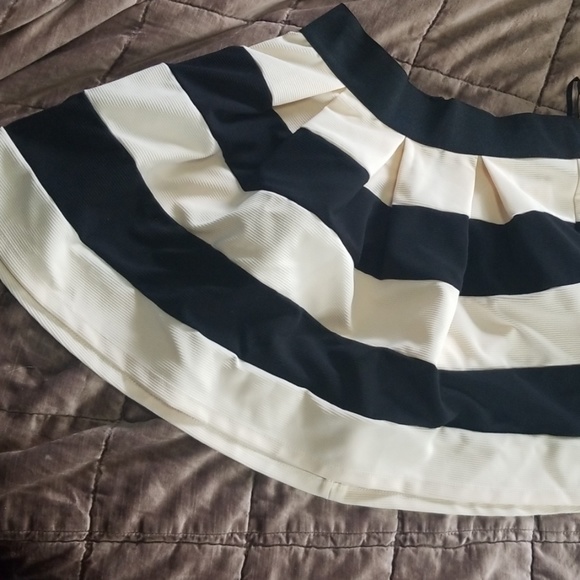 Mini skirt - Picture 1 of 3